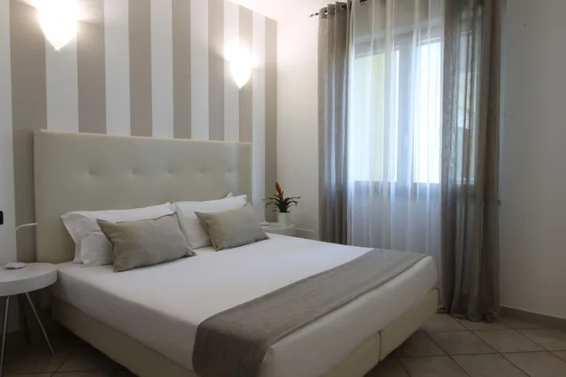 شقة ديلوكس بسرير كوين بشرفة بغرفة نوم واحدة مع أريكة، HQ Aparthotel Milano Inn - Smart Suites 1/8