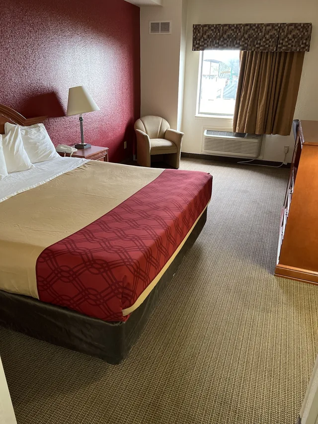 Basic, Single, King Bed, Express Inn & Suites 2/7