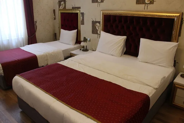 غرفة قياسية ثلاثية بثلاثة أسرّة، Marmara Deluxe Hotel 4/10