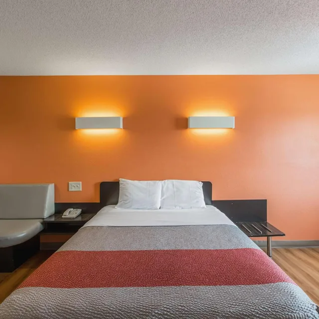 غرفة بسرير كينج وسرير كوين، Motel6 Omaha, NE - Central 3/7
