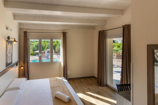 Family, 1 Single and 2 Double Beds، Tramonto Ibleo Resort 9/10