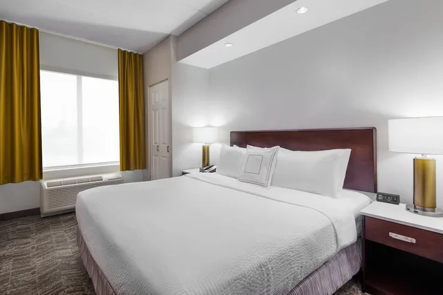 جناح بسرير كينج مع سرير سحّاب إضافي، Springhill Suites Cleveland Solon 1/7