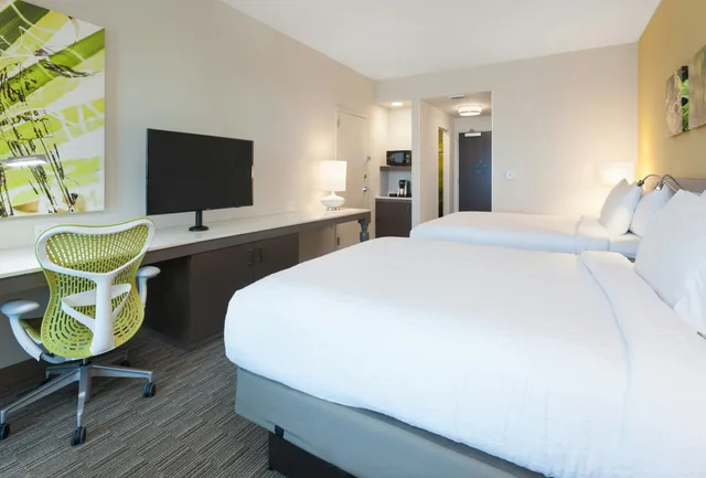 Room, 2 Queen Beds, Pool or Gulf View, Balcony، Hilton Garden Inn Ft. Walton Beach 2/3