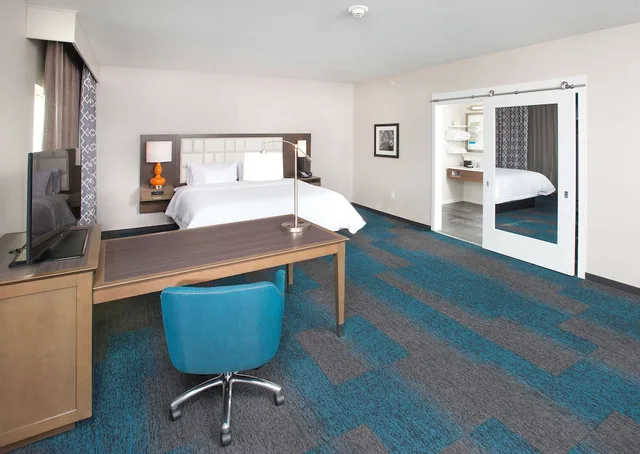 استوديو بسرير كينج مع أريكة لذوي الإعاقة، Hampton Inn Suites Lax el Segundo 6/10