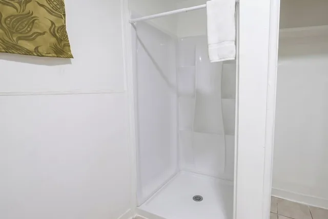 غرفة بسرير كينج لغير المدخنين، Oak Motel Modesto CA 10/10