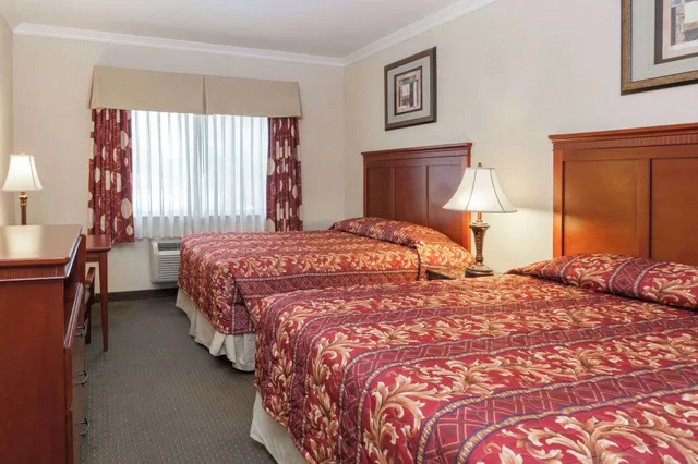غرفة بسريرين كوين، Howard Johnson By Wyndham Bakersfield CA 2/4