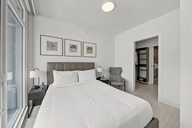جناح جونيور بسرير كينج وسرير كوين بغرفتي نوم مع أريكة، Level Chicago Fulton Market 1/4