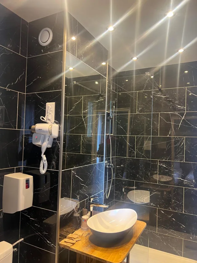 Adjoining, Double Bed، HOTEL DE LA PERDRIX ROUGE 3/5