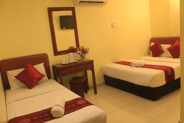 Family 3, 1 Queen and 1 Single Bed, No Window، Sun Inns Hotel Kelana Jaya 1/3