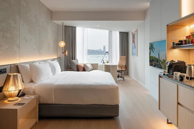 Royal, Rock, King Bed, Sea View, Hard Rock Hotel Pattaya 10/10