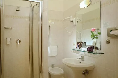 غرفة بسرير كوين، Best Western Hotel Rome Airport 2/2