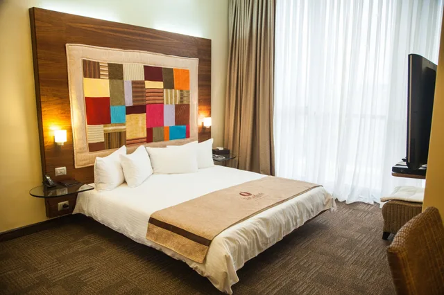 غرفة ديلوكس بسرير كوين بإطلالة على البحر، Landmark Baku Hotel 3/8