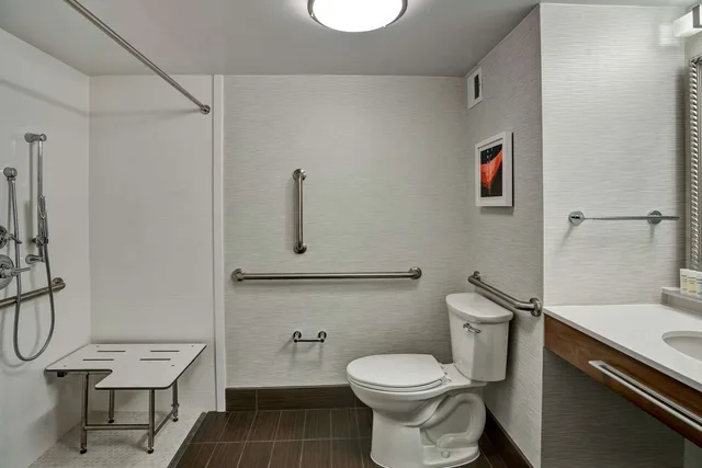 غرفة بسرير مزدوج لذوي الإعاقة، HAMPTON INN NORFOLK NAVAL BASE 2/3
