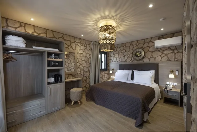غرفة تنفيذية بسريرين منفصلين بشرفة في الملحق، Athens Manor Houses 2/3