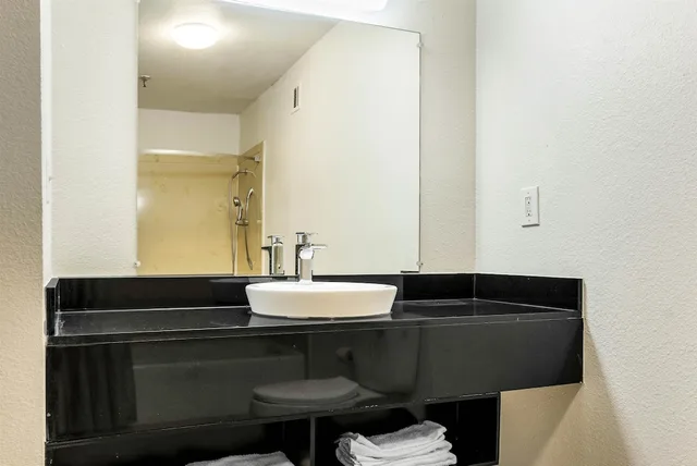غرفة ديلوكس بسريرين مزدوجين بمطبخ صغير للمدخنين، Studio6 Alexandria, LA 6/6