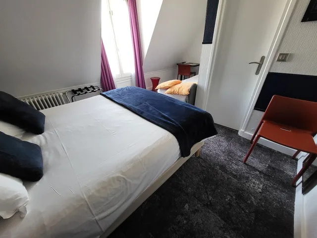 غرفة عائلية رباعية بسرير مزدوج وسريرين منفصلين، Accueil Hotel Paris Pigalle Montmartre 7/10