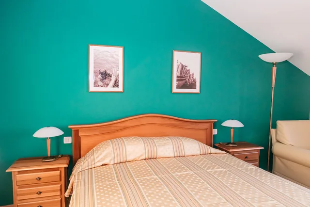 Room, Double Bed, No Balcony، Spongiola 1/3