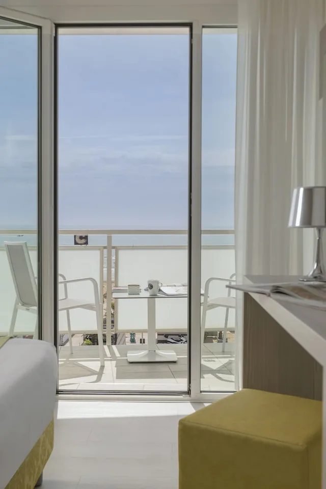 غرفة سوبيريور بسرير كوين بإطلالة على البحر، Hotel Delle Rose 7/7