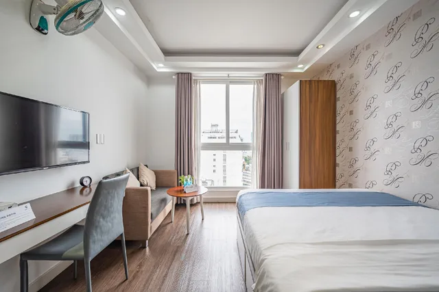 استوديو بسرير كوين بإطلالة على الحديقة مع أريكة، Cozrum Homes - Sonata Residence 1/1