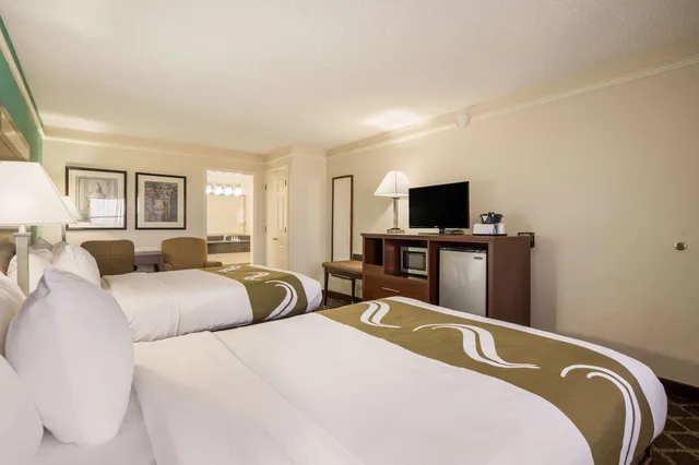 غرفة قياسية بسريرين مزدوجين للمدخنين، Quality Inn Tulsa Central 1/5