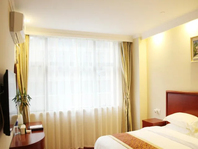 غرفة بزنس بسرير كوين، GreenTree Inn ShanDong WeiFang LinQu ZhanQian Road LuChuan Business Hotel 2/2