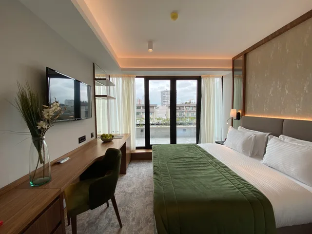 غرفة بشرفة مفردة بسرير مزدوج، Central Point Hotel Belgrade 1/3