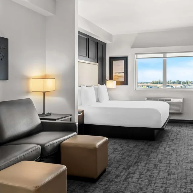 جناح بسرير كينج بمطبخ صغير، Best Western Plus Winkler 4/6