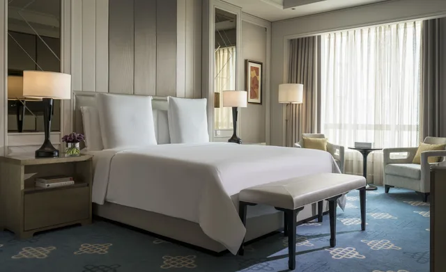 1 Bedroom, Ambassador, Suite, King Bed، Four Seasons Hotel Macao 2/3