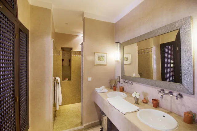 Junior Suite, King Bed, Side Beach View، Riad Olema et Spa 5/6
