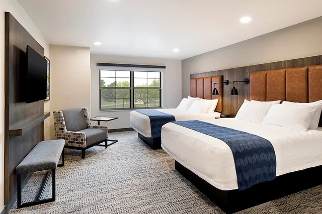 Courtyard, Suite, 2 Queen Beds، Clubhouse Hotel Suites Sioux Falls 1/3