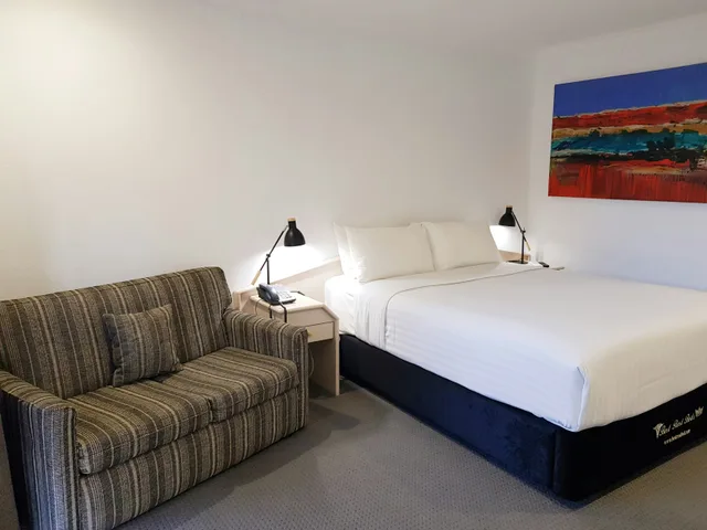 جناح جونيور، WILLIAM MACINTOSH MOTOR LODGE 2/4