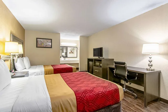 غرفة بسريرين مزدوجين، Econo Lodge Inn And Suites Matthews Charlotte 3/7
