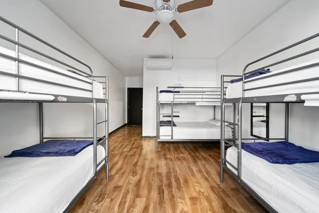 سكن مشترك بستة أسرّة وأسرّة بطابقين للنساء، Samesun Hollywood (formerly Walk of Fame Hostel) 3/9