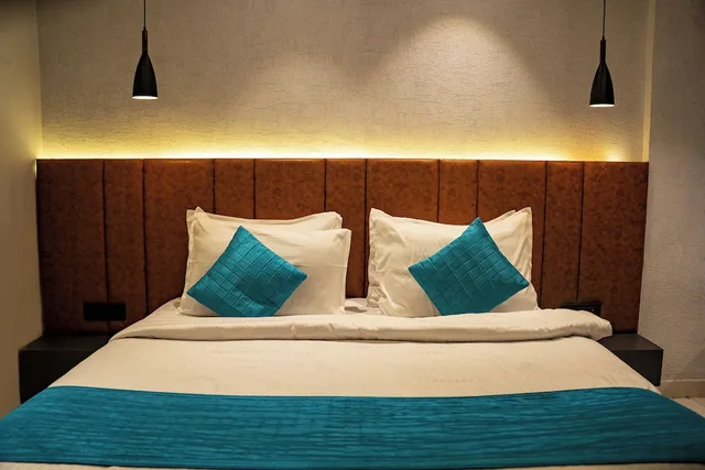 غرفة تنفيذية بسرير كينج، SKI Hotels And Resorts 3/9