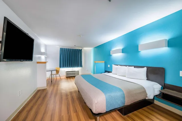 غرفة بسرير كينج لذوي الإعاقة، Motel6 Decatur, TX 1/10
