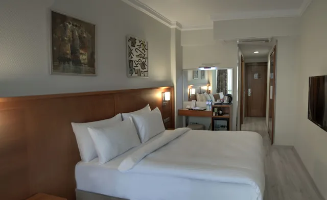 Adjoining, 2 Rooms, Standard, Double and Twin Beds، Orka Royal Hotel 1/10