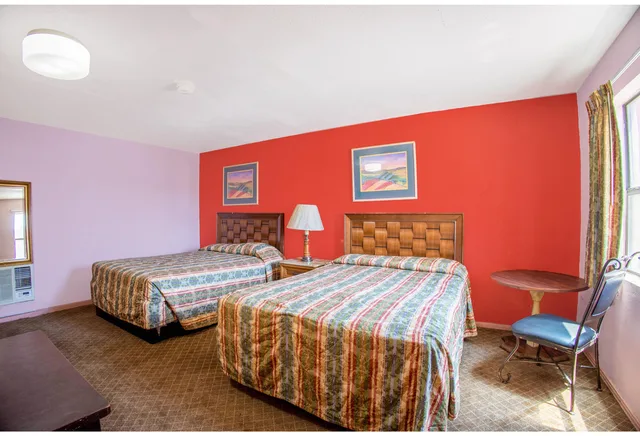 غرفة رباعية بسريرين كوين، Sands Motel By OYO El Paso near Airport 1/3