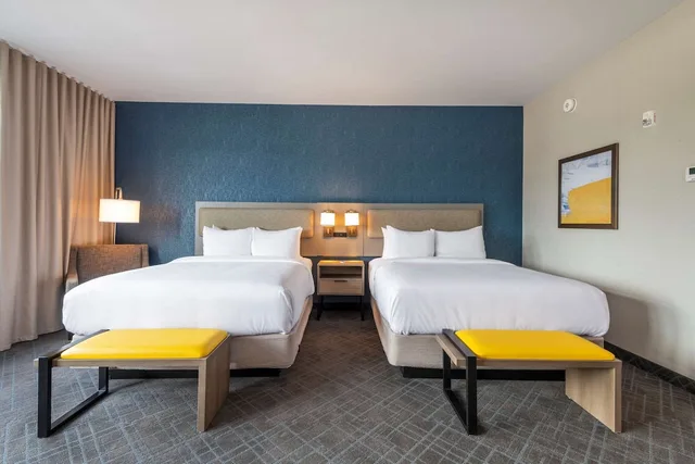 Standard, 2 Queen Beds, Comfort Inn and Suites Kingston ON 1/2