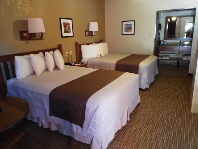 غرفة قياسية بسرير مزدوج، Thunderbird Lodge 5/7