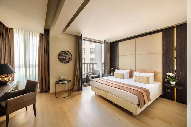 غرفة حصرية بسرير مزدوج أو سريرين منفصلين بإطلالة على المدينة بشرفة، Hotel The Square Milano Duomo 1/2