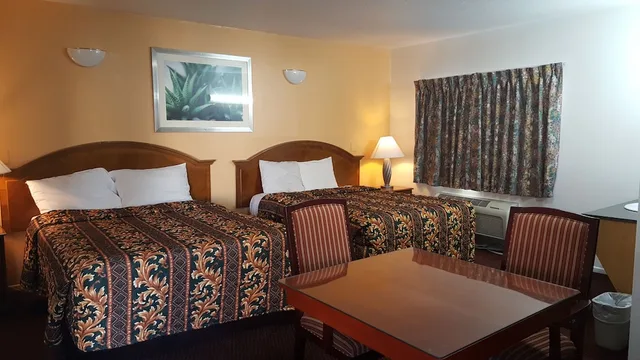 غرفة ديلوكس بسريرين كوين، Flamingo Inn Long Beach 1/5
