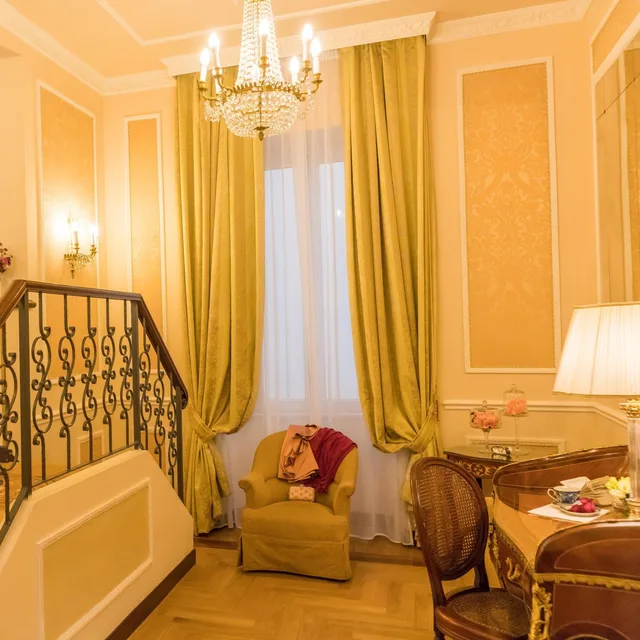 جناح جونيور بسرير كوين، Bernini Palace Hotel 2/2