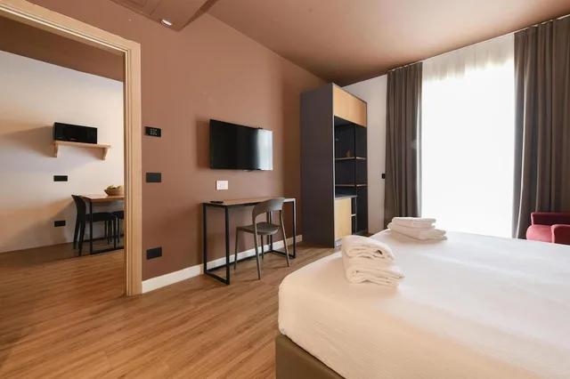 جناح عائلي بسرير كوين وسرير فردي بمطبخ صغير، Best Western Hotel Arya 3/11