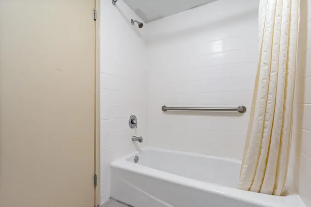 غرفة بريميير بسرير كينج بشرفة، Chicago Club Inn & Suites 7/7