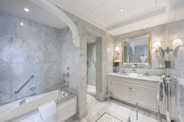 غرفة حصرية بسرير كينج بإطلالة على البحر بشرفة، Hotel Hermitage Monte Carlo 4/4