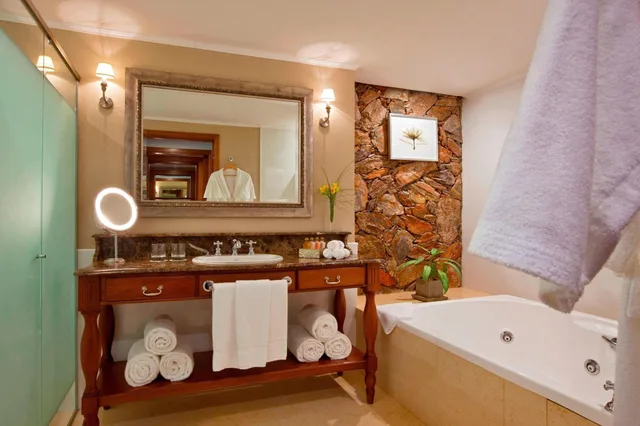 جناح جونيور بإطلالة على النهر، Sheraton Colonia Golf and Spa Resort 3/3
