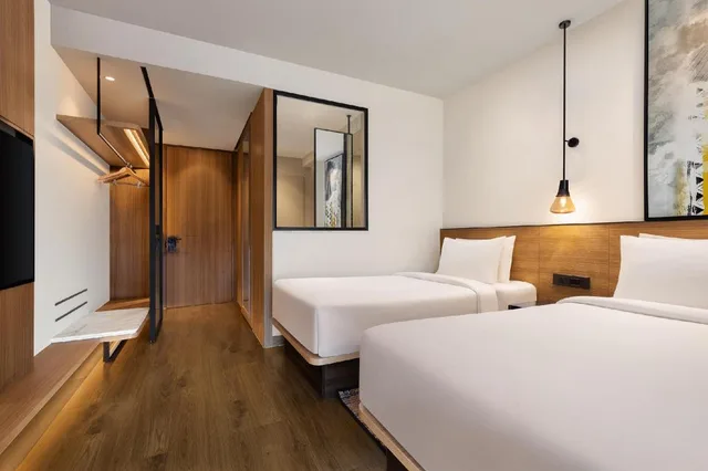 غرفة ديلوكس بسريرين منفصلين بإطلالة على الحديقة، Fairfield by Marriott Mumbai International Airport 1/4