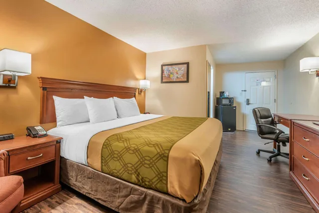 غرفة قياسية بسرير كينج، Econo Lodge Louisville Downtown 4/7