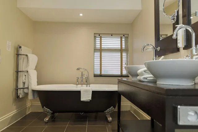 Gatehouse, King Bed، Stoke Place Hotel 3/4