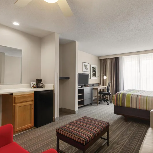 جناح استوديو بسرير كوين لذوي الإعاقة، Country Inn & Suites by Radisson, Beaufort West, SC 1/2